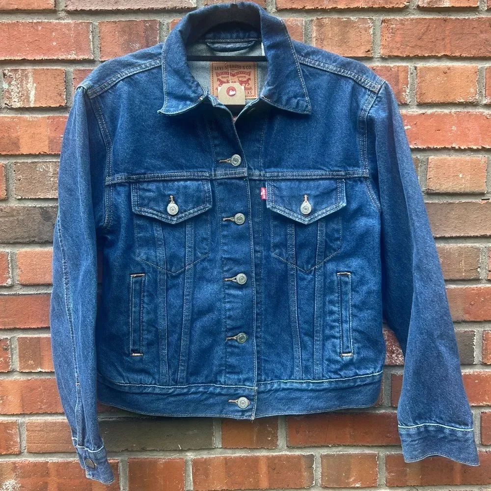 Hand-Painted Levi’s Denim Jacket with Rooster Design - Picture 2 of 4